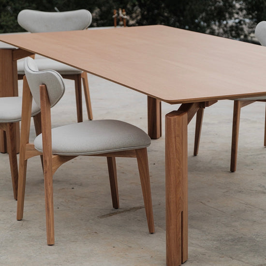 Mesa Jantar Atlas