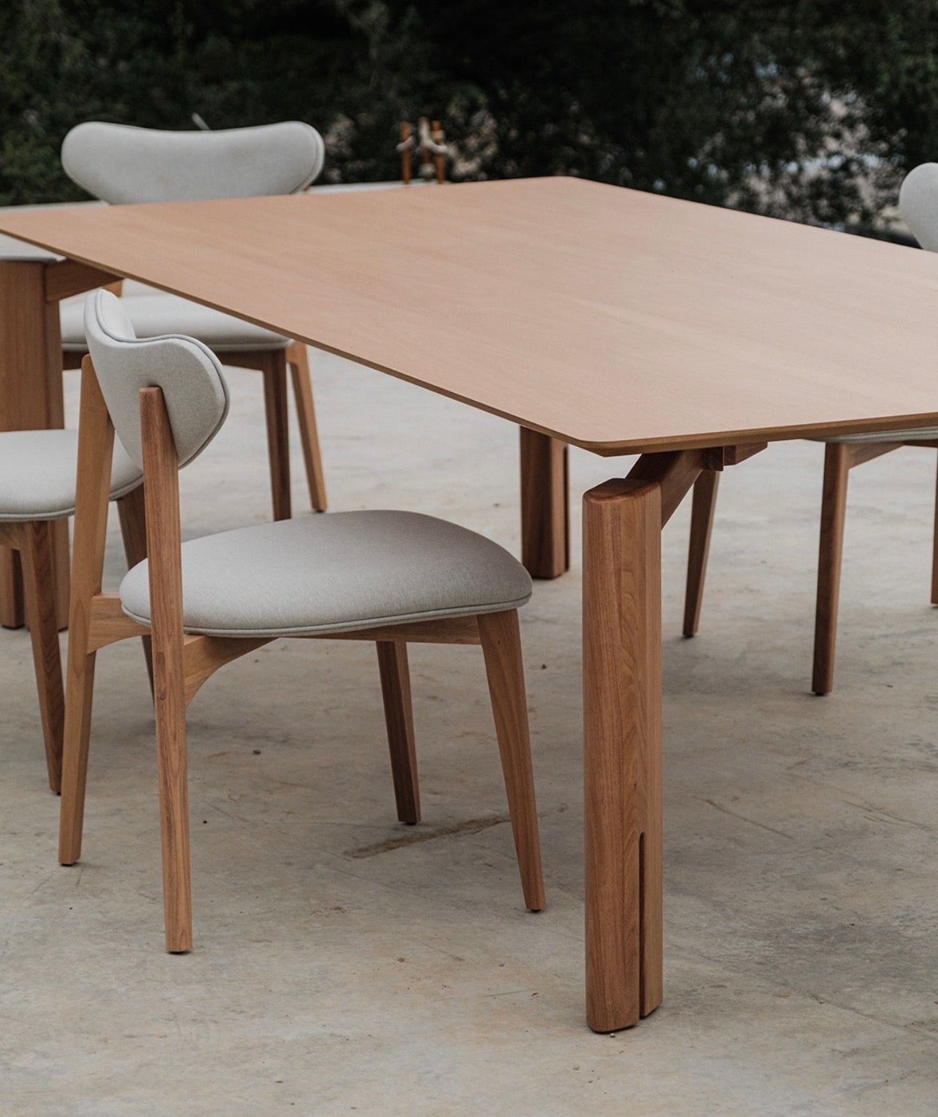 Mesa Jantar Atlas