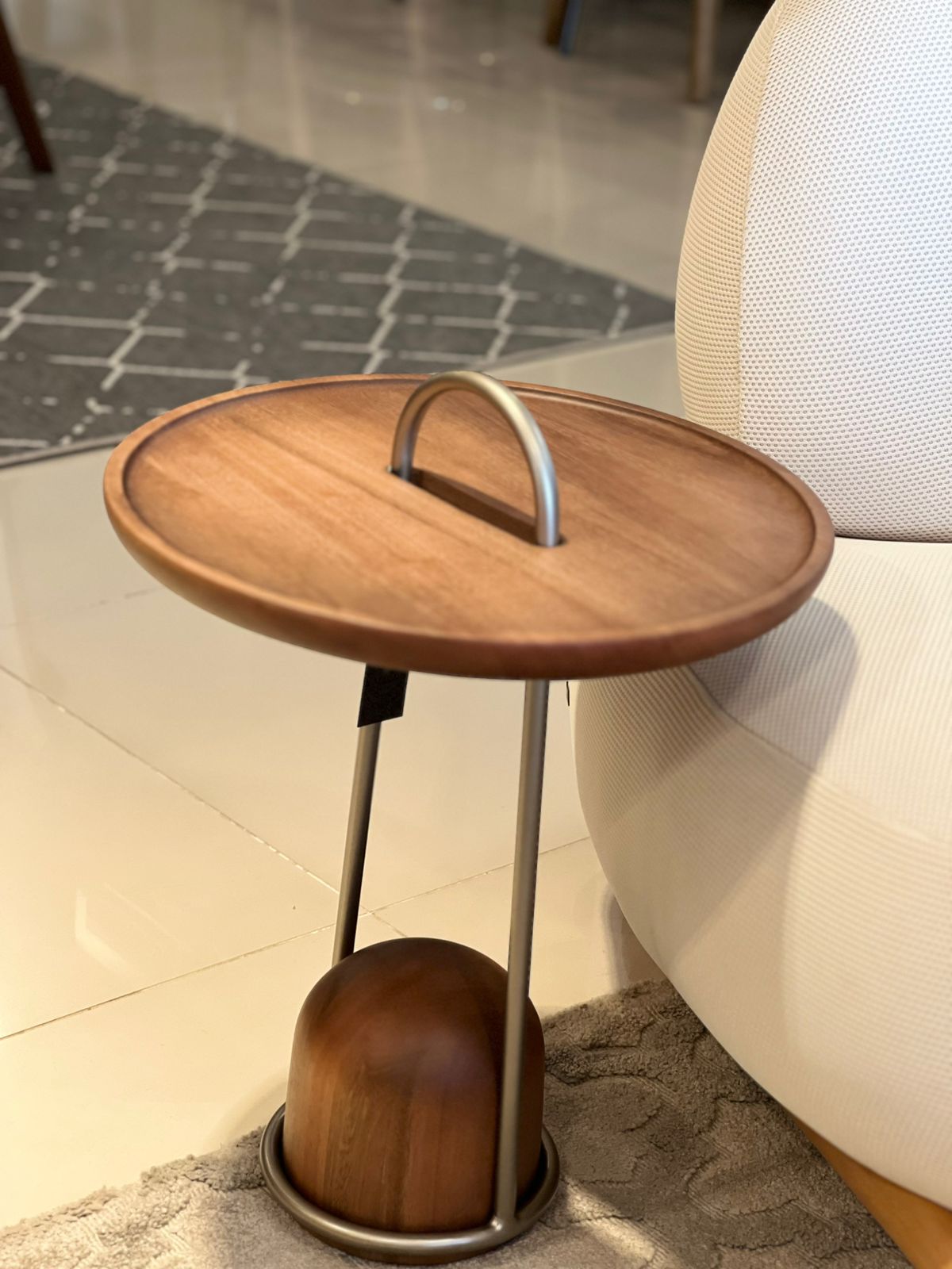 Mesa Lateral Luma