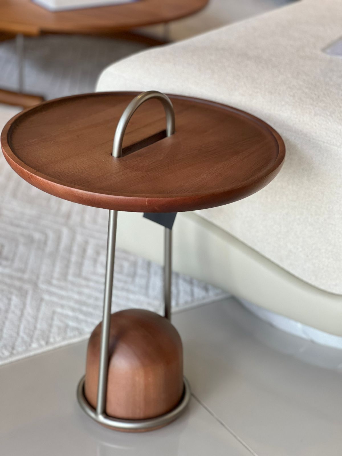 Mesa Lateral Luma
