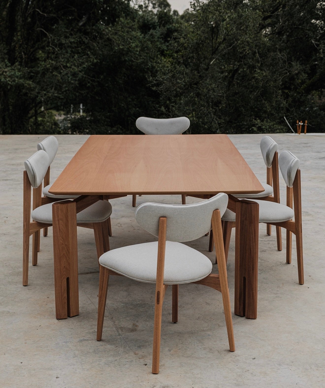 Mesa Jantar Atlas