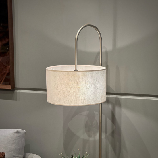 Conjunto de Luminária com Mesa de Madeira - Medidas (AxLxP) 166x56x56cm